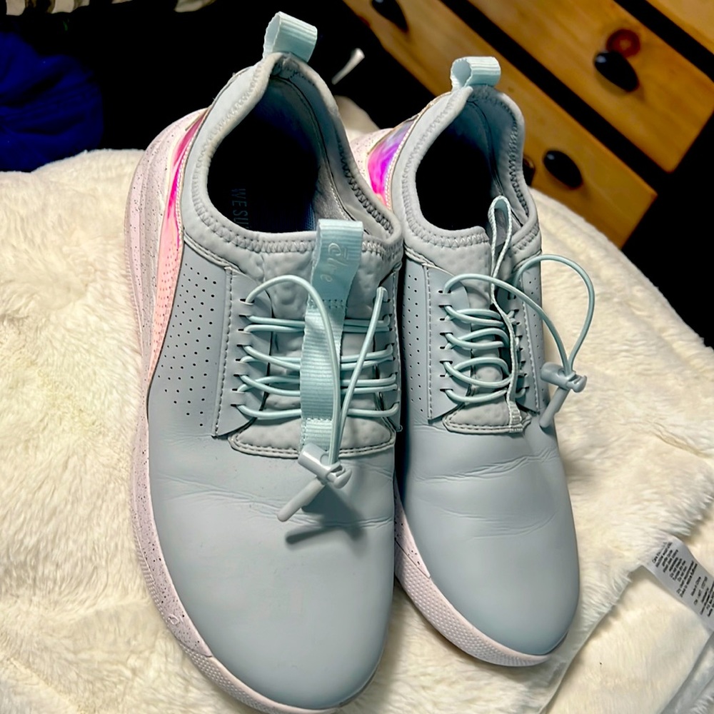 Clove sneakers